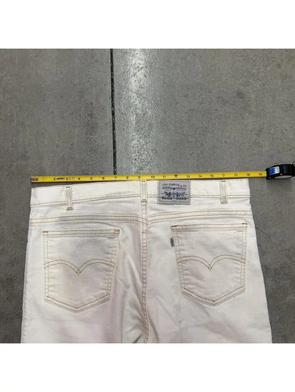 vintage levis made in usa white relaxed baggy fit jeans size 36 x 32